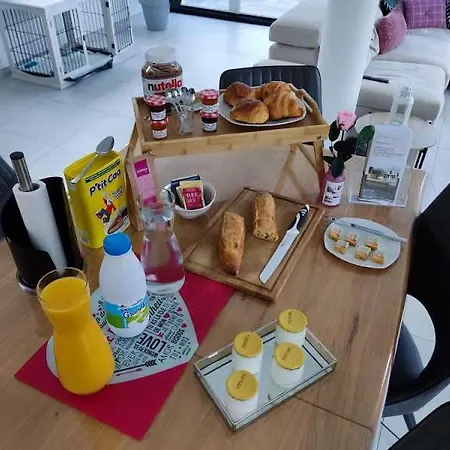 Bed & Breakfast Spacieuse, Jacuzzi, Proche Parc Asterix Thiers-sur-Theve