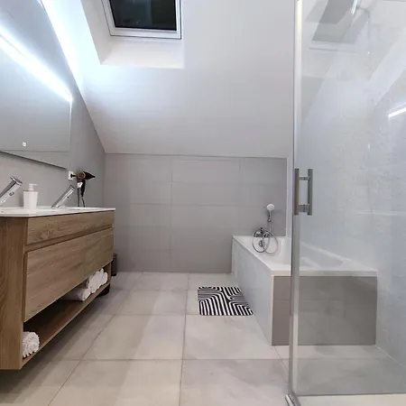 Spacieuse, Jacuzzi, Proche Parc Asterix Bed & Breakfast